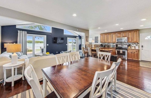 Delavan Lake Cottage | Shanahan Shores | Delavan Lakefront Cottage