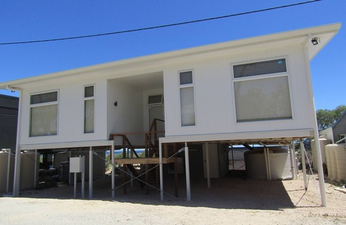 Minlacowie House | Shane's Shack - Absolute beachfront! Panoramic sea views! Free WiFi!