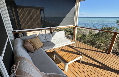Minlacowie House | Shane's Shack - Absolute beachfront! Panoramic sea views! Free WiFi!
