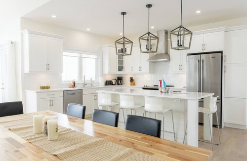 French River House | Shangri-La: Stylish PEI Waterfront Escape with Deck, Kayaks & Sunset Views