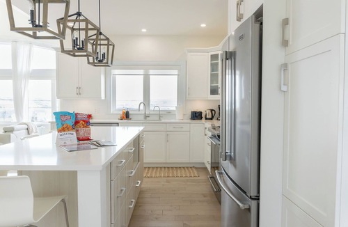 French River House | Shangri-La: Stylish PEI Waterfront Escape with Deck, Kayaks & Sunset Views