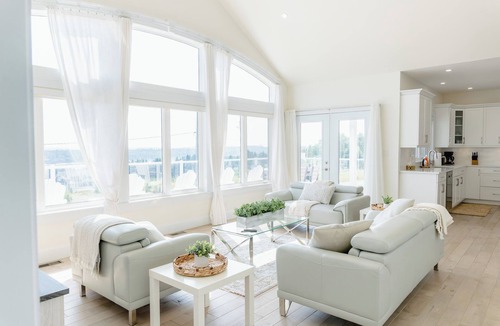 French River House | Shangri-La: Stylish PEI Waterfront Escape with Deck, Kayaks & Sunset Views