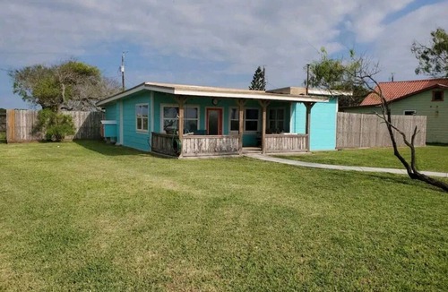 Loyola Beach House | Shangri-La Fish Camp & Private Pier