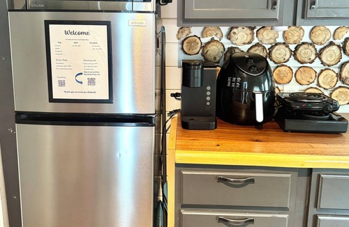 Azle House | Shangri-La Tiny Home with WiFi near Winery, Lakes, and Antique Shops!