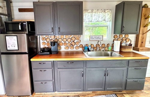 Azle House | Shangri-La Tiny Home with WiFi near Winery, Lakes, and Antique Shops!