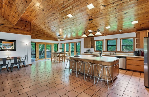 New Braunfels House | Shangrila - peaceful getaway on Lake McQueeney