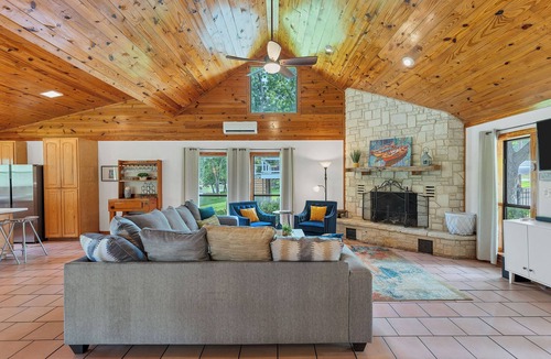 New Braunfels House | Shangrila - peaceful getaway on Lake McQueeney