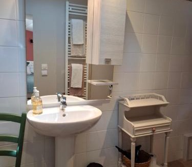 La Tour-Sur-Orb Bed & Breakfast | Shanti Home