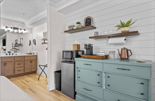 Bellaire Condo | Shanty Creek Studio, King Bed, Pool & Beach