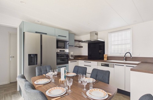 Saint-Gilles-Croix-de-Vie Ski Chalet | Shared heated pool, accommodation for 6