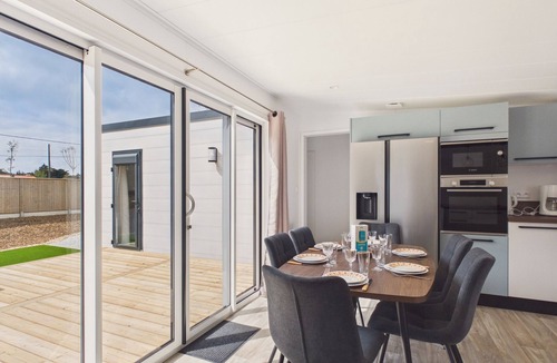 Saint-Gilles-Croix-de-Vie Ski Chalet | Shared heated pool, accommodation for 6