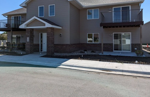 Mankato Apartment | Shared apartment, queen air mattress