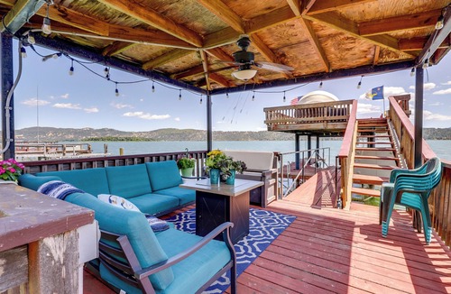 Wilbur Springs House | Shared Boat Dock at Clear Lake Couple’s Retreat