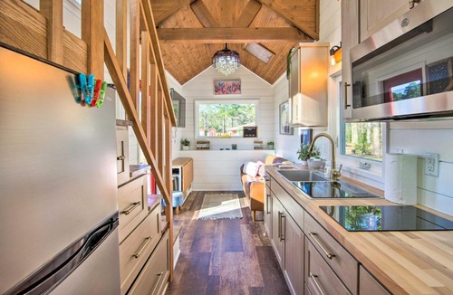 Lone Star House | Shared Dock and Lake Access Daingerfield Tiny Home