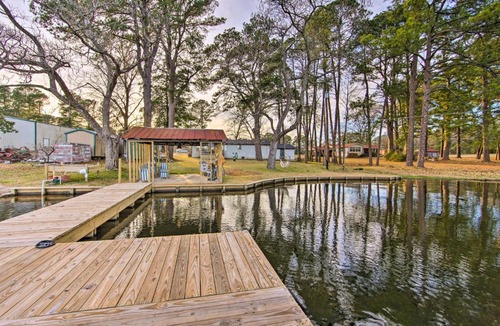 Lone Star House | Shared Dock and Lake Access Daingerfield Tiny Home