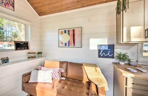 Lone Star House | Shared Dock and Lake Access Daingerfield Tiny Home