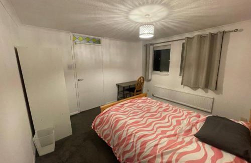 Aylesbury House | Shared Double Rooms