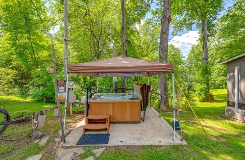 Qualla Apartment | Shared Hot Tub and Fire Pit Tranquil Whittier Gem!