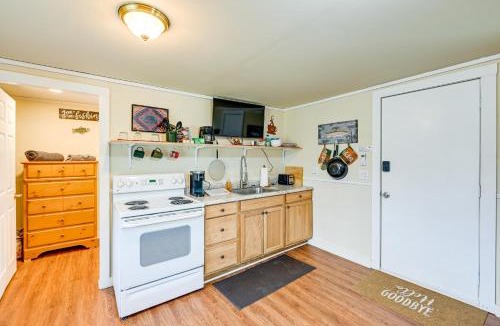 Qualla Apartment | Shared Hot Tub and Fire Pit Tranquil Whittier Gem!