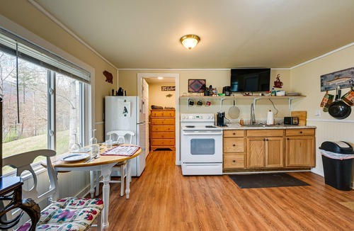 Qualla Apartment | Shared Hot Tub & Fire Pit: Tranquil Whittier Gem!