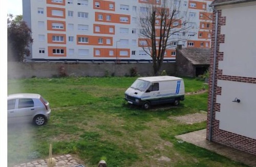 Beauvais Apartment | Shared house - Studio floor