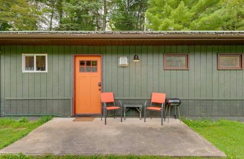 Hillsgrove House | Shared Perks Deluxe Cabin B at Elk Creek Escape!