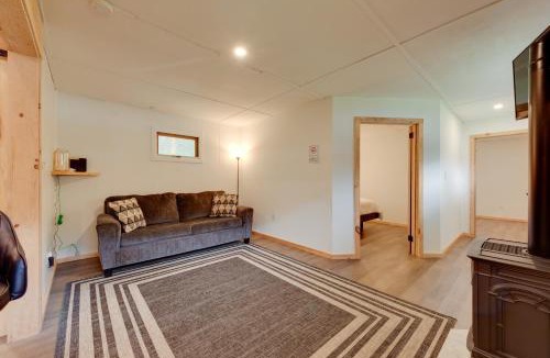 Hillsgrove House | Shared Perks Deluxe Cabin B at Elk Creek Escape!