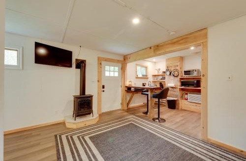 Hillsgrove House | Shared Perks Deluxe Cabin B at Elk Creek Escape!