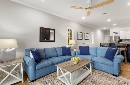 Gruene Condo | Shared Pool | Near Gruene Hall & Schlitterbahn