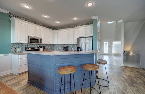 Port Aransas House | Shared Pool, Pet Friendly, Water View, Golf Cart Included