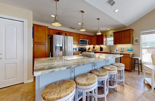 Safe Harbor Condo | Shared Pool, Pet Friendly, Minutes to the Beach