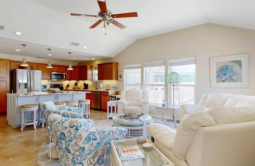 Safe Harbor Condo | Shared Pool, Pet Friendly, Minutes to the Beach