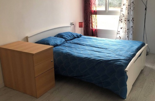 Champs Elysees Bed & Breakfast | Shared room in a gated residence. Secure entrance with digicode.