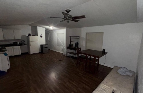 Port Neches House | Shared rooms for workers close to the refineries