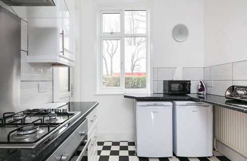 Chorlton-cum-Hardy House | Shared Short Term Let South Manchester