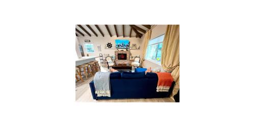 Parker Ridge House | Shared Space in SoSo Coastal Retreat