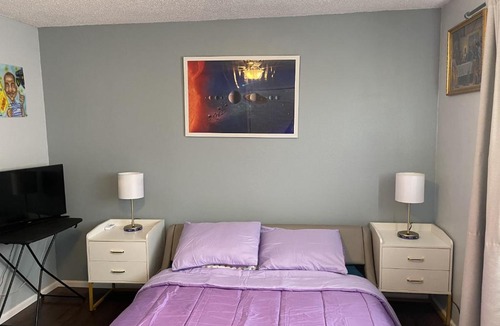 Federal Way House | Shared Space with Private room in Beautiful Lakefront Apartment