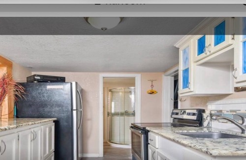 Surfside Beach House | Shark Shack sleeps 9 people 🤩 gorgeous ocean view from house