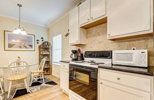Gilchrist House | Sharky Fin's II-Beach Front-Cozy, 3 bedroom, 3 bath home that sleeps 9.