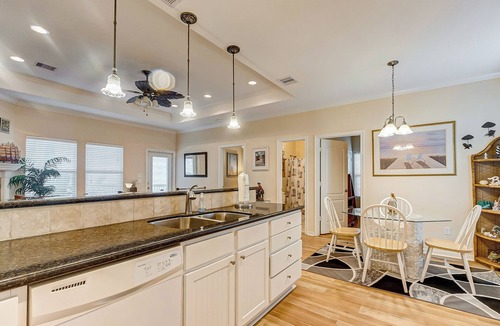 Gilchrist House | Sharky Fin's II-Beach Front-Cozy, 3 bedroom, 3 bath home that sleeps 9.