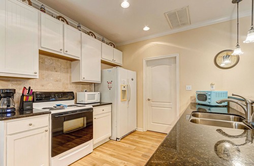 Gilchrist House | Sharky Fin's II-Beach Front-Cozy, 3 bedroom, 3 bath home that sleeps 9.