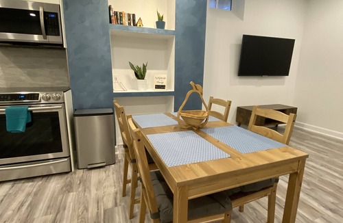 Sharon Apartment | Sharon getaway with everything you need