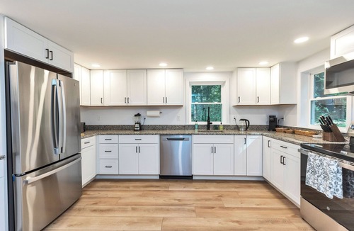 Sharon House | Sharon Ledges