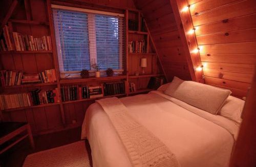 Lakehead House | Shasta A Frame Cabin with a View