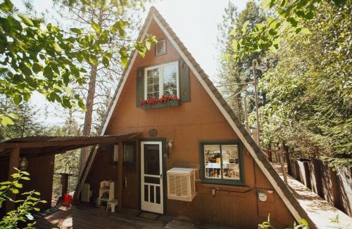 Lakehead House | Shasta A Frame Cabin with a View