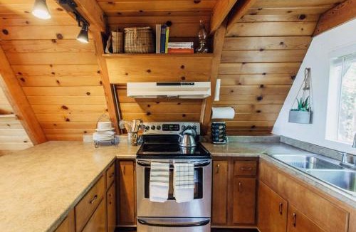 Lakehead House | Shasta A Frame Cabin with a View
