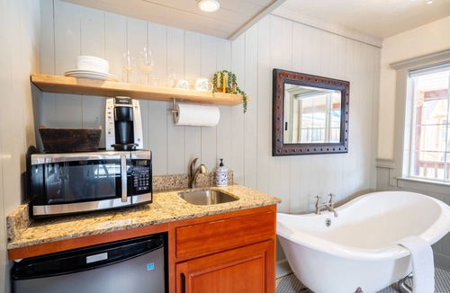 McCloud Cabin | Shasta View Lodge - Cabin 2