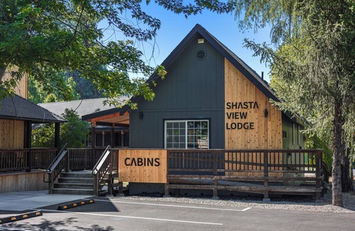 McCloud Cabin | Shasta View Lodge - Cabin 2