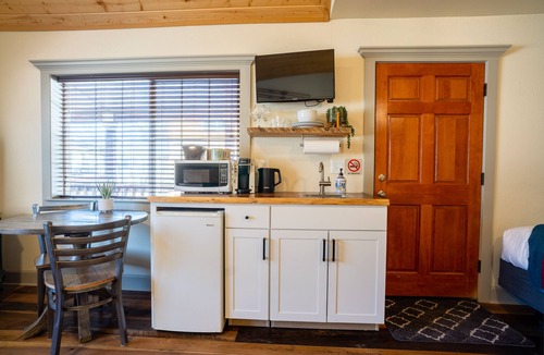 McCloud Cabin | Shasta View Lodge - Cabin 3