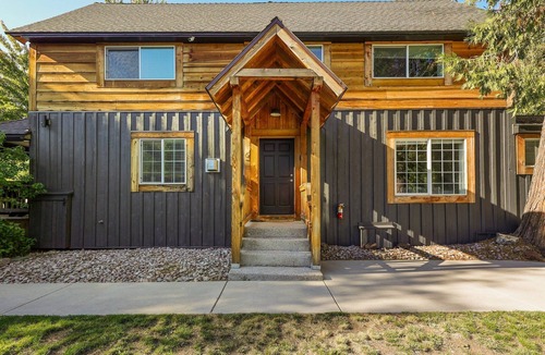 McCloud Cabin | Shasta View Lodge - Cabin 6